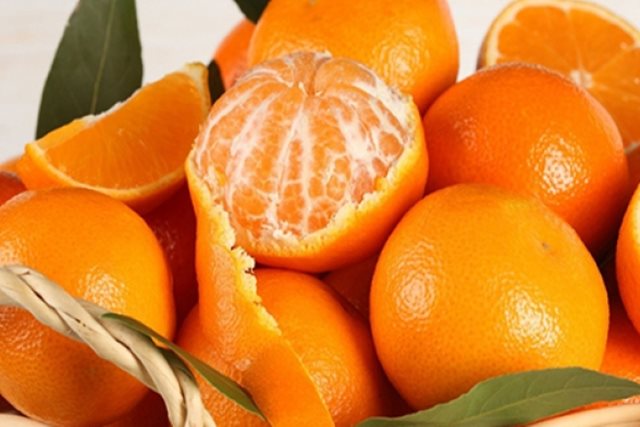 Công thức làm mặt nạ trắng da từ cam quýt dư sau Tết